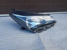 Laden Sie das Bild in den Galerie-Viewer, Frontscheinwerfer Toyota Yaris 811300DJ70 Rechts Scheinwerfer Headlight SCH6999765254ou