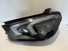 Laden Sie das Bild in den Galerie-Viewer, Frontscheinwerfer Mercedes-Benz Gle A1679061700 A1679061600 Full LED Ein Satz