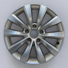 Load image into Gallery viewer, 1x Alufelge 16 Zoll 6.5&quot; 5x112 44ET Matt Silber 5C0601025T Vw Rim Wheel