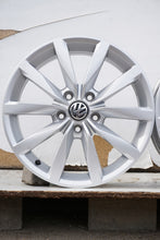 Load image into Gallery viewer, 4x Alufelge 17 Zoll 6.0" 5x112 48ET Glanz Silber VW Golf Rim Wheel FEL9780627627vt