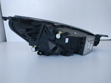 Laden Sie das Bild in den Galerie-Viewer, Frontscheinwerfer Ford Focus JX7B-13E015-CE Links Scheinwerfer Headlight