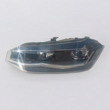 Laden Sie das Bild in den Galerie-Viewer, Frontscheinwerfer VW Polo 2G1941035F LED Links Scheinwerfer Headlight