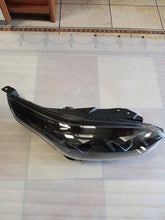 Laden Sie das Bild in den Galerie-Viewer, Frontscheinwerfer Kia Ceed 92101-J7500 Ein Stück (Rechts oder Links) Headlight