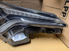 Laden Sie das Bild in den Galerie-Viewer, Frontscheinwerfer Toyota Chr 81130F4390 Rechts Scheinwerfer Headlight SCH6552256749px