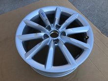 Load image into Gallery viewer, 1x Alufelge 17 Zoll 7.0&quot; 5x112 43ET Glanz Silber 8U0601025 Audi Q3 Rim Wheel