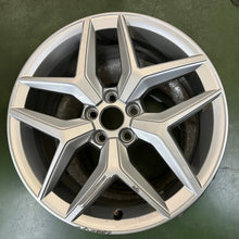 Laden Sie das Bild in den Galerie-Viewer, 1x Alufelge 17 Zoll 7.0&quot; 5x100 51ET Glanz Silber 6F0601025 Seat Ibiza Rim Wheel