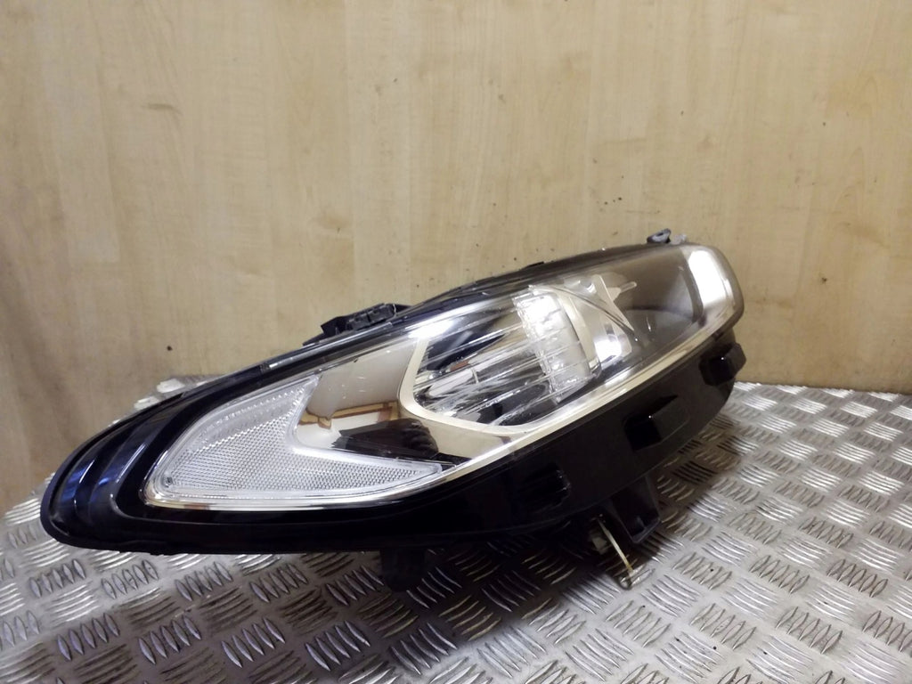 Frontscheinwerfer Ford Mondeo DS7313W029BE 89908745 Rechts Headlight SCH9297024486hr