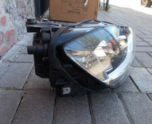 Load image into Gallery viewer, Frontscheinwerfer VW Golf Sportsvan 517941032B Xenon Rechts Headlight SCH7318400182js