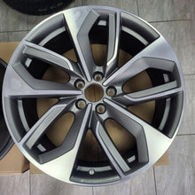 Load image into Gallery viewer, 1x Alufelge 20 Zoll 9.0" 5x112 38ET Glanz Graphit 4KE601025 Audi E-Tron Mg FEL5763763046ij