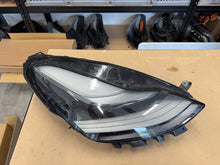 Laden Sie das Bild in den Galerie-Viewer, Frontscheinwerfer Tesla Model 3 1514953-00-D Full LED Rechts Headlight