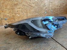 Load image into Gallery viewer, Frontscheinwerfer Toyota Corolla 81110-02X10 Rechts Scheinwerfer Headlight