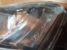 Laden Sie das Bild in den Galerie-Viewer, Frontscheinwerfer Skoda Yeti 5L1941015 Xenon Links Scheinwerfer Headlight
