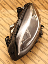 Laden Sie das Bild in den Galerie-Viewer, Frontscheinwerfer Mercedes-Benz W246 A2469066101 LED Links Headlight SCH9972598574ft