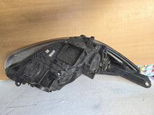 Laden Sie das Bild in den Galerie-Viewer, Frontscheinwerfer Ford Focus III BM51-13W030-CK Ein Stück (Rechts oder Links) SCH5305059825jz