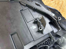 Laden Sie das Bild in den Galerie-Viewer, Frontscheinwerfer Peugeot 2008 II 9841642080 Full LED Rechts oder Links