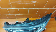 Load image into Gallery viewer, Frontscheinwerfer Toyota V 81185-42A33 LED Ein Stück (Rechts oder Links)