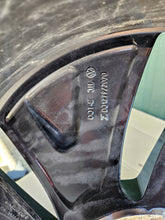 Load image into Gallery viewer, 1x Alufelge 20 Zoll 9.0" 5x112 42ET Glanz Silber 11A601025 VW Rim Wheel FEL5812195069xh