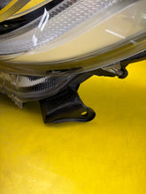 Laden Sie das Bild in den Galerie-Viewer, Frontscheinwerfer Toyota 4 Yaris LED Links Scheinwerfer Headlight SCH7818856815cq