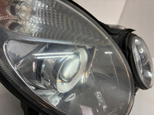 Laden Sie das Bild in den Galerie-Viewer, Frontscheinwerfer Mercedes-Benz W211 Rechts Scheinwerfer Headlight SCH2011803400xw