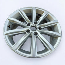 Laden Sie das Bild in den Galerie-Viewer, 1x Alufelge 17 Zoll 7.0&quot; 5x112 40ET Glanz Silber 3G0601025D VW Passat B8