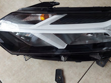 Laden Sie das Bild in den Galerie-Viewer, Frontscheinwerfer Dacia Sandero III Logan Jogger 260601750R-1 Links Headlight SCH7385661880nj