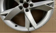 Laden Sie das Bild in den Galerie-Viewer, 1x Alufelge 19 Zoll 8.5" 5x112 32ET Glanz Silber 8T0601025F Audi A4 B8 Rim Wheel FEL2675640949js