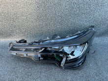 Laden Sie das Bild in den Galerie-Viewer, Frontscheinwerfer Toyota Corolla 81150-02S60 Links Scheinwerfer Headlight SCH5129043297gf