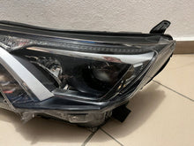 Laden Sie das Bild in den Galerie-Viewer, Frontscheinwerfer Toyota Rav 4 I Xenon Links Scheinwerfer Headlight SCH8333015451ms