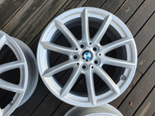 Laden Sie das Bild in den Galerie-Viewer, 4x Alufelge 17 Zoll 7.5" 5x112 52ET Glanz Silber 6856061- BMW F45 F39 X1 F48 F46 FEL7732444917cm