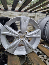 Laden Sie das Bild in den Galerie-Viewer, 1x Alufelge 17 Zoll 6.5&quot; 5x114.3 45ET Toyota Rim Wheel