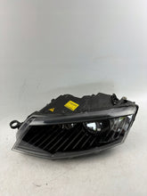 Laden Sie das Bild in den Galerie-Viewer, Frontscheinwerfer Skoda Octavia III 5E1941015B Xenon Links Headlight SCH8694009350mr