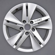 Laden Sie das Bild in den Galerie-Viewer, 1x Alufelge 16 Zoll 7.0&quot; 5x112 48ET Glanz Silber 5H0601025 VW Golf Rim Wheel