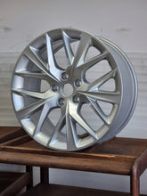 Load image into Gallery viewer, 1x Alufelge 18 Zoll 8.0&quot; 5x112 40ET Glanz Silber 5FF071498 Cupra Formentor Ateca