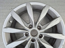 Laden Sie das Bild in den Galerie-Viewer, 1x Alufelge 17 Zoll 6.0" 5x112 48ET Glanz Silber 5G0601025K VW Golf Vii FEL7130466235cy