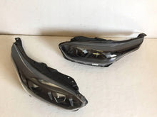 Load image into Gallery viewer, Frontscheinwerfer Kia Ceed 92102J7500 Ein Satz Scheinwerfer Headlight