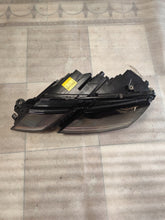 Laden Sie das Bild in den Galerie-Viewer, Frontscheinwerfer Skoda Octavia III 5E1941015F Links Scheinwerfer Headlight SCH2081912191nb