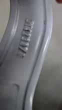 Laden Sie das Bild in den Galerie-Viewer, 1x Alufelge 17 Zoll 7.0&quot; 5x108 50ET Silber 31423874 Volvo Rim Wheel