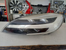 Laden Sie das Bild in den Galerie-Viewer, Frontscheinwerfer Volvo V40 Cross Country 31377022 Links Scheinwerfer Headlight SCH5459971820kr