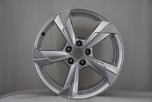Load image into Gallery viewer, 1x Alufelge 18 Zoll 8.0" 5x112 39ET Glanz Silber 4K0601025D Audi Rim Wheel FEL6824895264um