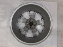 Laden Sie das Bild in den Galerie-Viewer, 1x Alufelge 17 Zoll 7.0&quot; 5x112 45ET Glanz Silber 5E0601025 Skoda Octavia Iii
