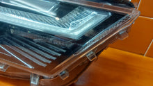 Laden Sie das Bild in den Galerie-Viewer, Frontscheinwerfer Toyota V 25-LIFT LED Rechts Scheinwerfer Headlight SCH8011515317xi