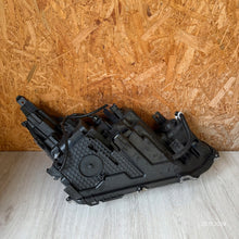 Load image into Gallery viewer, Frontscheinwerfer Toyota Yaris Cross Ein Satz Scheinwerfer Headlight SCH7092003280tl