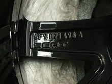 Laden Sie das Bild in den Galerie-Viewer, 1x Alufelge 18 Zoll 7.0&quot; 5x100 47ET Glanz Schwarz 6F9071498A Seat Arona