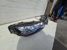 Laden Sie das Bild in den Galerie-Viewer, Frontscheinwerfer Audi Q7 4M0941033B Rechts Scheinwerfer Headlight