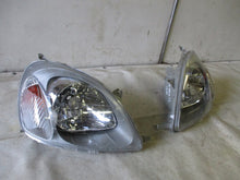 Laden Sie das Bild in den Galerie-Viewer, Frontscheinwerfer Toyota Yaris Rechts Scheinwerfer Headlight SCH8921474711fl