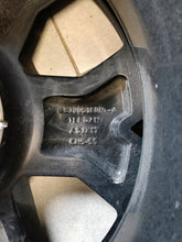 Load image into Gallery viewer, 1x Alufelge 17 Zoll 6.5" 5x114.3 50ET Glanz Schwarz 403005180R 403004311R Dacia FEL7331131304ah