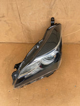 Load image into Gallery viewer, Frontscheinwerfer Toyota Yaris Links Scheinwerfer Headlight