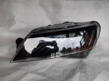 Laden Sie das Bild in den Galerie-Viewer, Frontscheinwerfer Skoda Superb III 3V1941015B Xenon Links Scheinwerfer Headlight