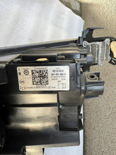 Load image into Gallery viewer, Frontscheinwerfer VW Golf VIII I 5H1941060A Rechts Scheinwerfer Headlight SCH1889400457qr