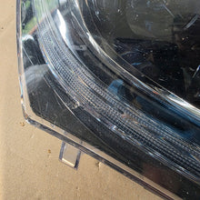Laden Sie das Bild in den Galerie-Viewer, Frontscheinwerfer Toyota Corolla 81110-02L70 Rechts Scheinwerfer Headlight SCH7432313603bv